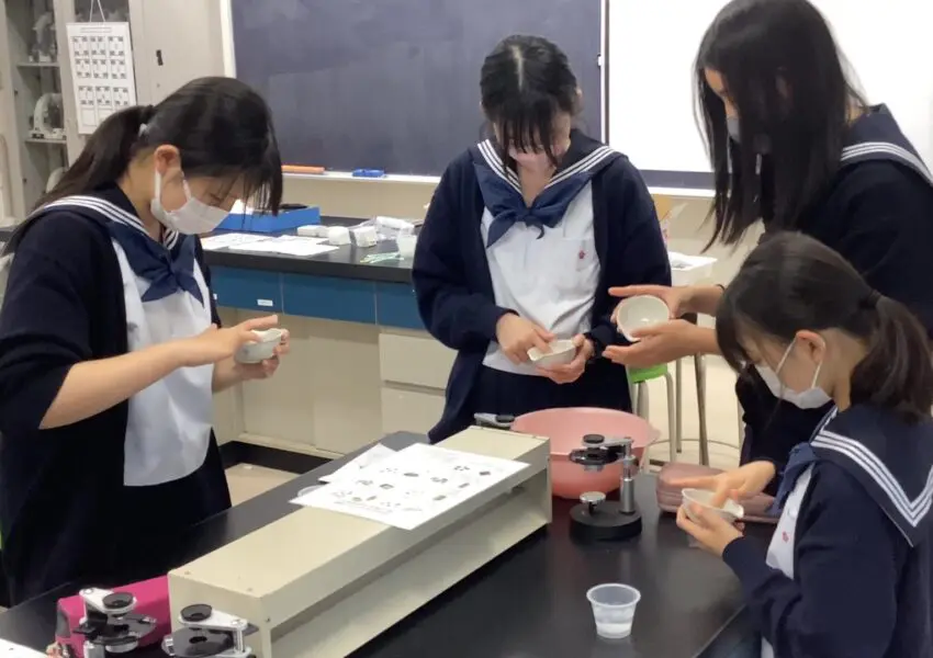 中2理科 わんがけ法で火山灰の観察 | 神奈川学園